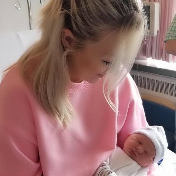 Meet your Posher, Sarah - Picture 1 of 1